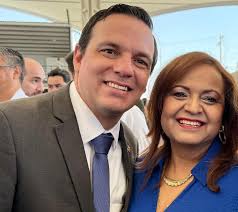 La maestra Rosa Isela Ramírez Revilla, acompañada de Gricelda Mena  Cervantes, integrante del consejo de AMEXME Capítulo León, asistieron a la  presentación del programa #AvanzaLeón, donde se dieron a conocer las mejoras