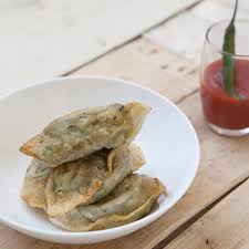 Diventata famosa negli ultimi tempi come alternativa alle farine bianche, è sempre più presente sulle nostre tavole. Fagottini Acqua E Farina Con Salsa Spicy La Ricetta Di Petti