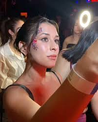 1. Alguna noche en el Barrio, 2. Solcito , 3. Visita de mi Negri , 4.  LuLomas, 5. 🌻, 6. Prohibido Elvis , 7. Se come rico , 8. Melliza 🤌🏽