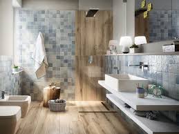 Produzione e vendita complementi di arredo per bagno con top in cristallo, lavandini in vetro, lavabi in vetro colorato, specchiere, box doccia infrangibili: Piastrella Napoli Azzurro 10x10 Lucido Iperceramica