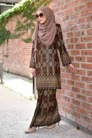 Lawai kurung digunakan sebagai penutup badan, memiliki bentuk seperti baju kurung. Baju Kurung Songket Luella Brown Mocca Muslimahclothing Com