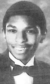 Smart Set Club awards scholarships