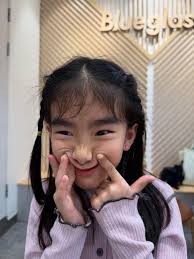 woke up mommy so she could help me take pretty pictures with her  professional camera.