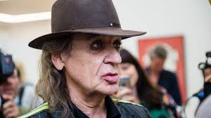 Lindenberg started his musical career as a drummer. Wegen Gesundheit Udo Lindenberg Sagt Seine Geplante Tour Ab Promiflash De