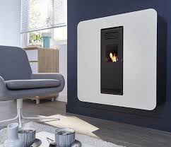 Gain De Place Quasiment Integre Au Mur Ce Poele A Granules S Impose Comme Le Meilleur Choix Pour Profiter D Un Poele A Granules Idee Deco Salon Poele Granule