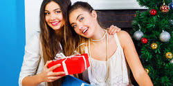 Kenangan natal masa kecil cover official video. 3 Hadiah Natal Penuh Kejutan Untuk Sahabat Tersayang Merdeka Com