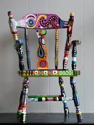 Bunt Bemalte Mobel Zum Selbermachen Fur Mehr Farbe Zu Hause Bunt Bemalte Mobel Bemalte Mobel Bemalte Stuhle