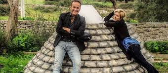 We don't have an overview translated in english. Corato Uccio De Santis Presenta All Alfieri Il Suo Nuovo Film Mi Rifaccio Il Trullo