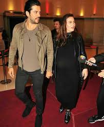 Fahri̇ye evcen cannot get satisfied with burak ozcivit! Fahriye Evcen And Burak Ozcivit S Baby Was Born Gossip Hunter