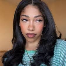 Suzanne Ojeda's Instagram, Twitter & Facebook