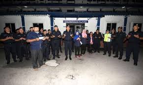 Kasi dia carlsberg, confirm ok, tulis koperal mohd luqmanul hakim mukhtar dalam kumpulan whatsapp melibatkan. Hmkotakrezeki Tanda Masih Ada Sayang Polis