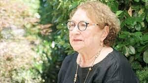 Roslyn Clayton's Instagram, Twitter & Facebook