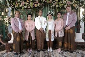 Dukcapil gk 1 desember 2016 pukul 10:45. Baju Orang Tua Pengantin Adat Padang Greatnesia