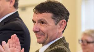 Robert Oakes' past propels him to invest in Pacific's future