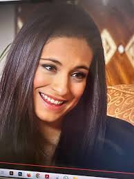 Estoy viendo Teresa y wey la cara de aurora cuando habla de su boda con  Martín vs su cara cuando se entera de que Mariano está soltero, amiga  checate de tu obsesión,