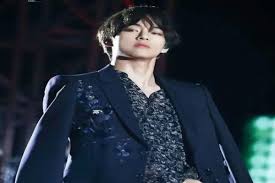 Bts' vocalist und großer kunstliebhaber v, bürgerlich auch kim taehyung,. Here S What Happened When Bts V Aka Kim Taehyung Disguised As A Female Staff Member