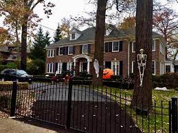 The Home Alone House At 671 Lincoln Ave In Winnetka Illinois Chicagohistory Sixdegreesofchicago Spanish Mansion Mansions Home Alone