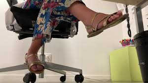 Candid sandal lick V2 - ThisVid.com