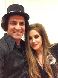 Miskina Lisa Marie Presley...