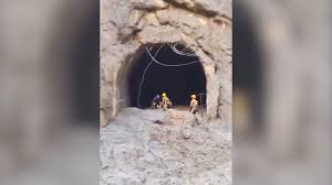 Militares rescatan a 350 personas atrapadas en túnel tras alud en Nepal
