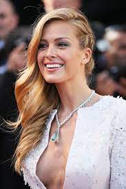 Treated healthy medical treatment hair lost concept. Petra Nemcova S Updated Old Hollywood Hairstyle Formal Hairstyles Really Long Hair Hair Styles