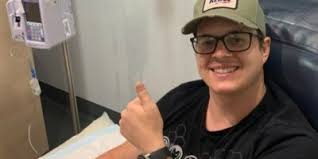 John patrick johnny ruffo es un cantante y actor australiano, conocido por haber interpretado a chris es hijo de jill y pascoe ruffo, sus padres se separaron cuando johnny tenía tres años. 5cicfrnurazhhm