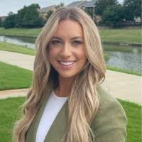 Sarah Roark's Instagram, Twitter & Facebook