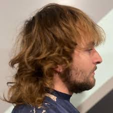 Lynette Downs's Instagram, Twitter & Facebook