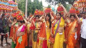 आकर्षक झांकियां व बैंड बाजों के साथ निकाली गई कलश यात्रा, जगह-जगह पुष्प  वर्षा कर हुआ स्वागत | Srimad Bhagwat story begins with grand kalash yatra |  Patrika News