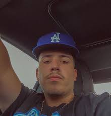 Lead vocalist and requinto guitarist pedro tovar (also the band's songwriter), guitarist/harmony vocalist gabriel hidalgo, and acoustic bassist/bajoloche player bryan tovar, who also sings harmony. Pin By Iluvleisi On Pedro Tovar Cute Rappers Thug Girl Cute Mexican Boys