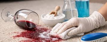 Διάσημες συμβουλές για τον λεκέ από κρασί – πώς να τον καθαρίσετε