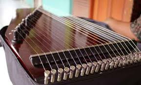 Sebagai contoh, alat musik gitar, sasando, kacapi dan mandolin yang sasando merupakan alat musik tradisional yang berasal dari pulau rote, nusa tenggara timur. Alat Musik Melodis Lengkap Nama Gambar Dan Penjelasannya Sejarah Negara Com