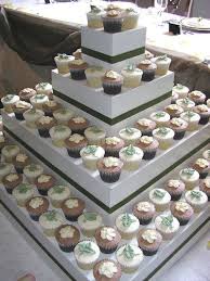 Cupcake Etagere Selbstgemacht Diy Cupcake Stander Hochzeits Cupcakes Cupcake Stander