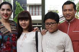 Usai momen lamaran ini, atta halilintar dan aurel hermansyah akan menggelar acara lain hingga akad nikah. Krisdayanti Ingin Aurel Dan Azriel Tinggal Bersamanya