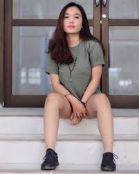 Ada banyak baju atasan wanita terbaru dengan model yang keren dan cantik yang tentunya dapat membuat penampilan anda lebih sempurna. Foto Model Cewek Kaos Distro Bandung Kumpulan Foto Model Distro