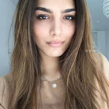 Esra Kurt (@esrrrakurt)