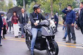 Vinfast giới thiệu mẫu xe máy điện mới mang tên theon. Vinfast Ra Máº¯t Bá»™ Ä'oi Xe Ä'iá»‡n Theon Va Feliz Hoan Toan Má»›i
