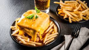 The literally translated little frenchie, has its origins in the 50's and 60's, when during portugal's dictatorship millions of portuguese people migrated to france. Can Do Portugal Francesinha Ist Eine Weitere Facebook