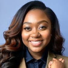 Molly Irvin's Instagram, Twitter & Facebook