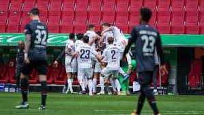 Werder bremen ist nach 40 jahren aus der bundesliga abgestiegen. Werder Bremen Drama Nach Pleite In Augsburg Droht Der Abstieg News