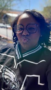 Chat with Ana, the fabulous and fearless local owner + operator of both  Drybar Boca Park and Drybar UnCommons in Las Vegas. // Her top tips 💛 ✨  Start with freshly blown