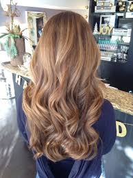 Balayage Loose Curls Honey Blonde Soft Balayage Blonde And Brown Hair Hairstyle Caramel Blonde Hair Hair Styles Hair Color Auburn