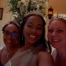 We love to see Macon's own radiant @carriepreston announcing