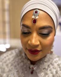 I am sending you a pic of my makeup at 8.44pm!” #clientselfie #clientgoals  Makeup by @readytoglo.mua