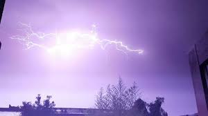 En soirée et au cours de nuit, le mauvais temps va se généraliser. 17 000 Impacts De Foudre Enregistres En Cette Nuit D Orages Intenses Peu De Degats Majeurs
