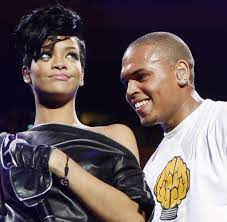 Браун выпустил свой дебютный альбом chris brown в конце 2005 в 16 лет. Nach Prugel Skandal Rihanna Trauert Chris Brown Immer Noch Nach Welt
