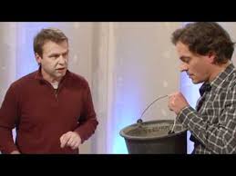 Bevor bodenbeläge verlegt werden, muss der untergrund eine ausreichende ebenheit aufweisen. Ausgleichsmasse Glatte Boden Fur Fliesen Teppich Co Youtube