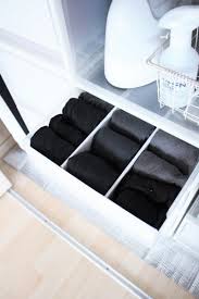 100均のアレを使って どんな引き出しのサイズにも必ずピッタリになる仕切りを 衣服がお店のように収納できる方法 クローゼット 収納 収納 収納術 クローゼット