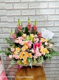Hand bouquet jika anda hari ini sedang membutuhkan bunga meja surabaya murah yang siap kirim tepat waktu maka. Rangkaian Bunga Meja 02 Arlita Florist Arlita Florist Arlita Florist