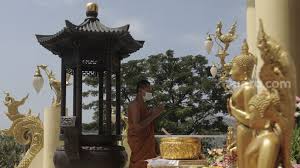 Buddhism arose in the eastern part of ancient india, in and around the ancient kingdom of magadha (now in bihar, india), and is based on the teachings of siddhārtha gautama. Apa Arti 2565 Be Di Hari Raya Waisak